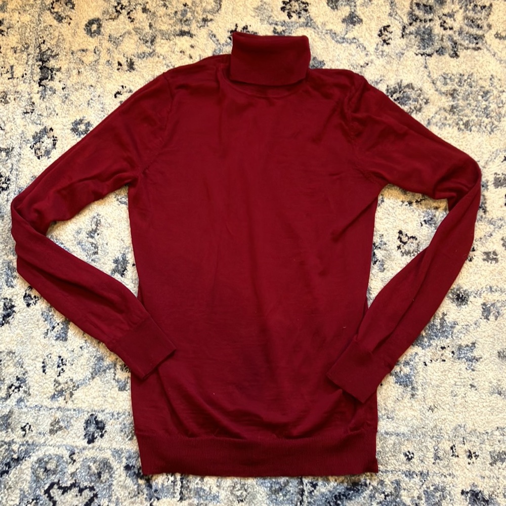 Uni Qlo Turtleneck Sweater - Size M / Red